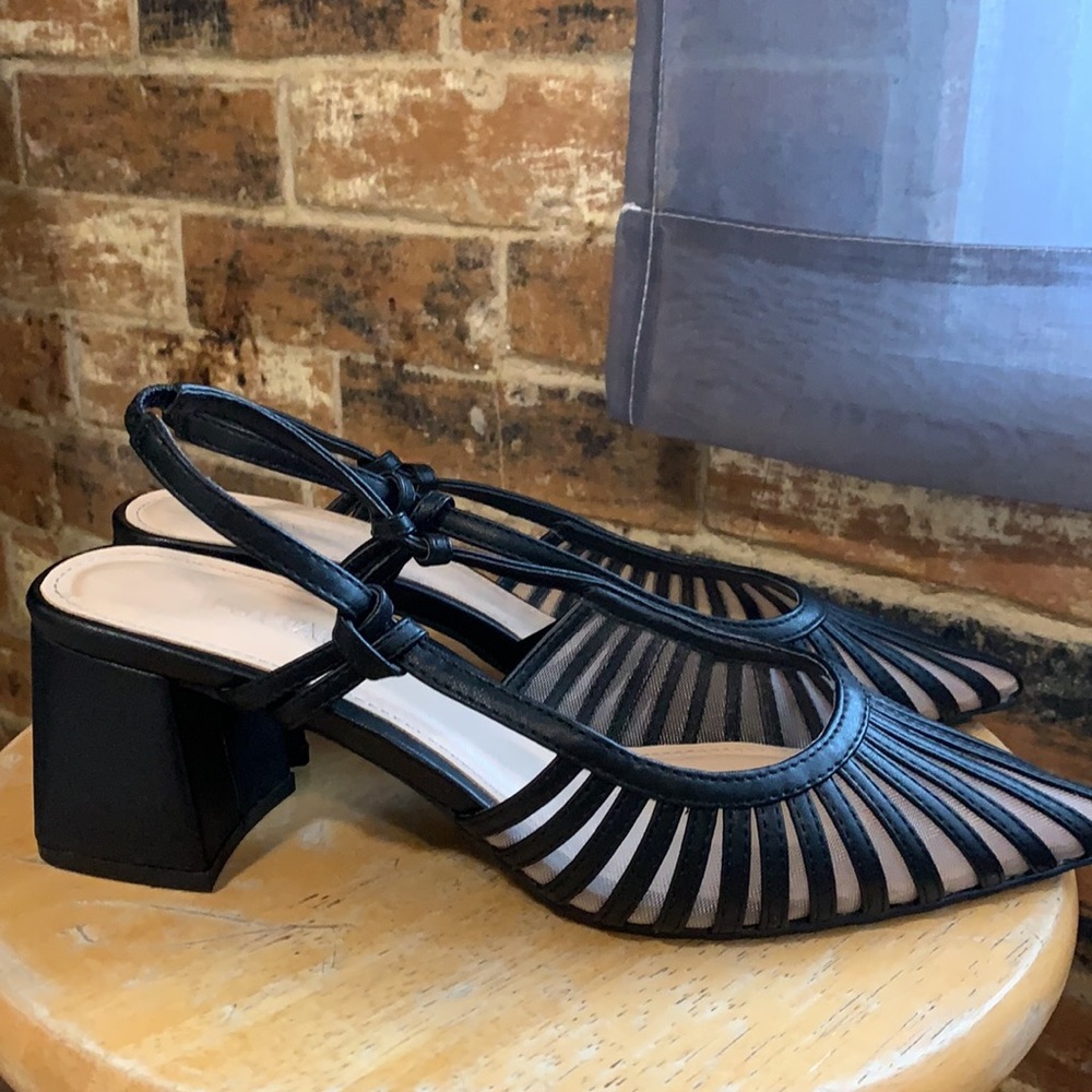 Strappy Pump w/ Pointed Toe— Size 8.5